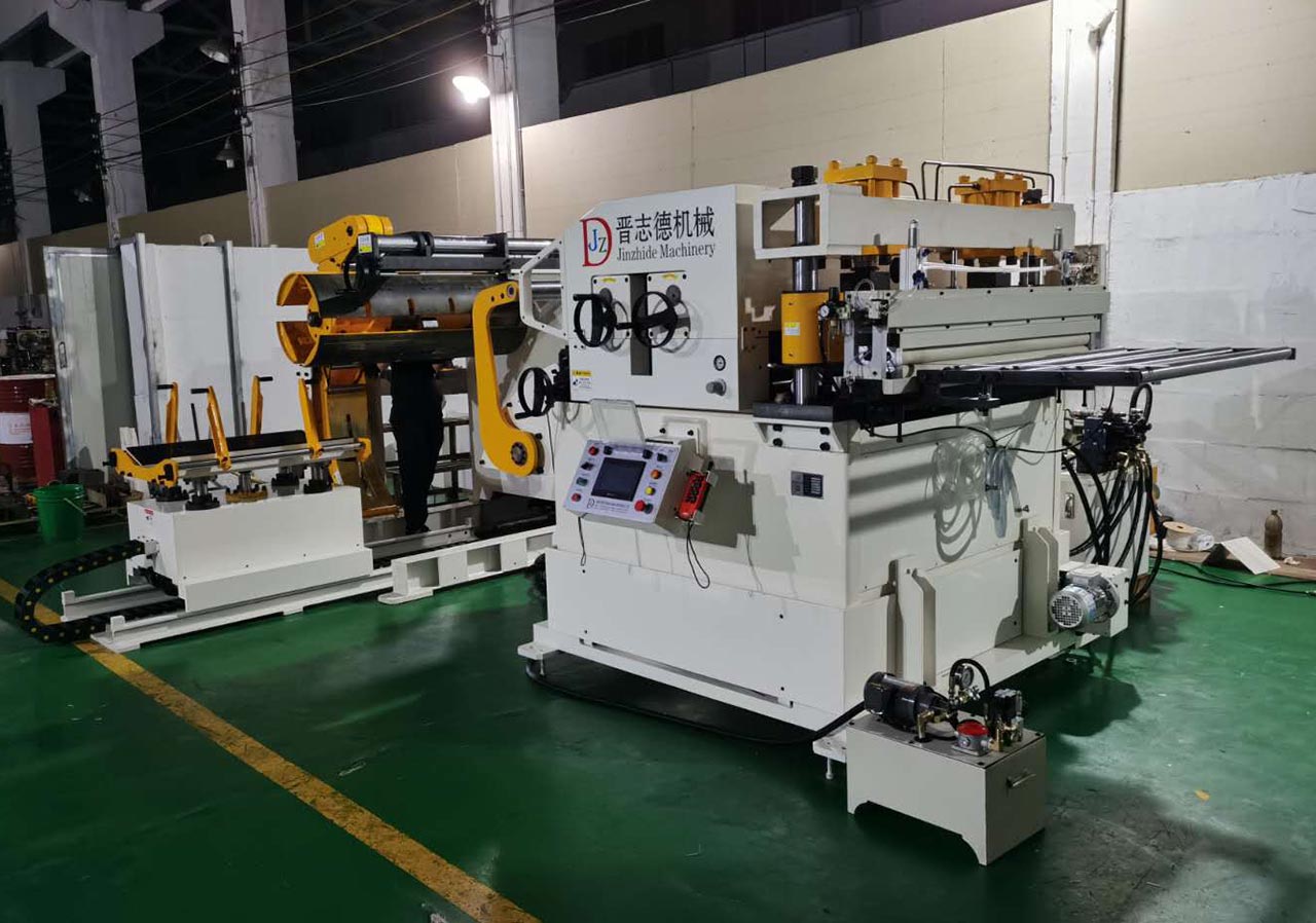 東風(fēng)汽車三合一送料機