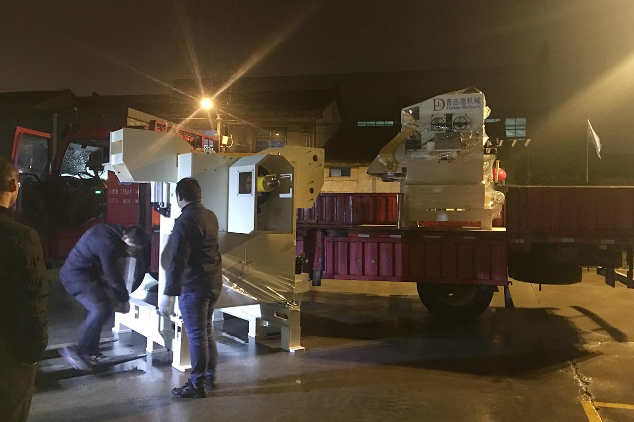三合一送料機交付東風(fēng)汽車